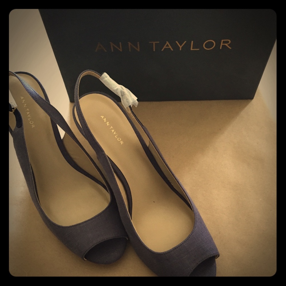 Nib Ann Taylor open toed wedges